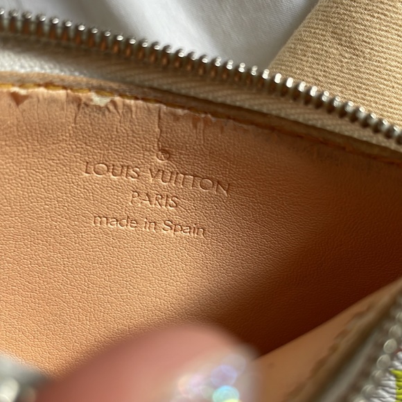 LOUIS VUITTON Key Pouch - Picture 6 of 9